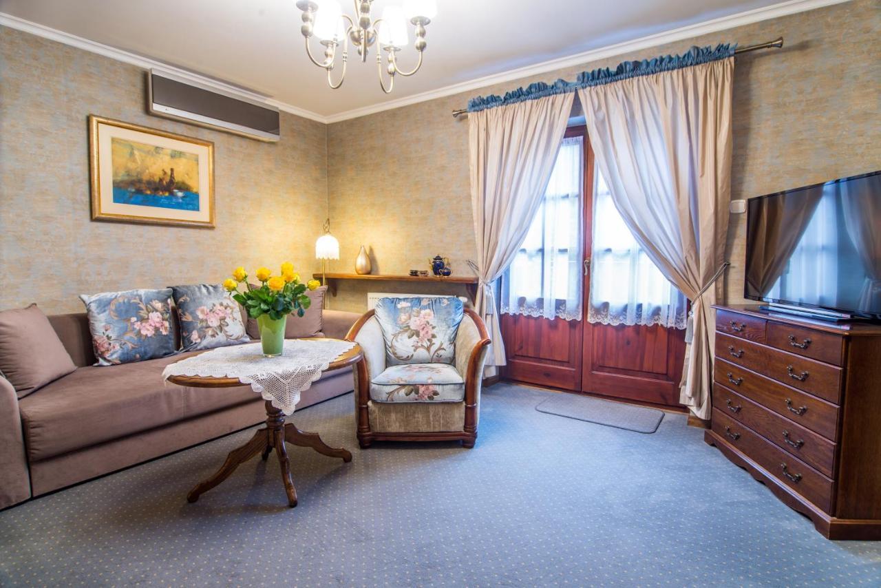 Hotel Dwa Ksiezyce Kazimierz Dolny Buitenkant foto