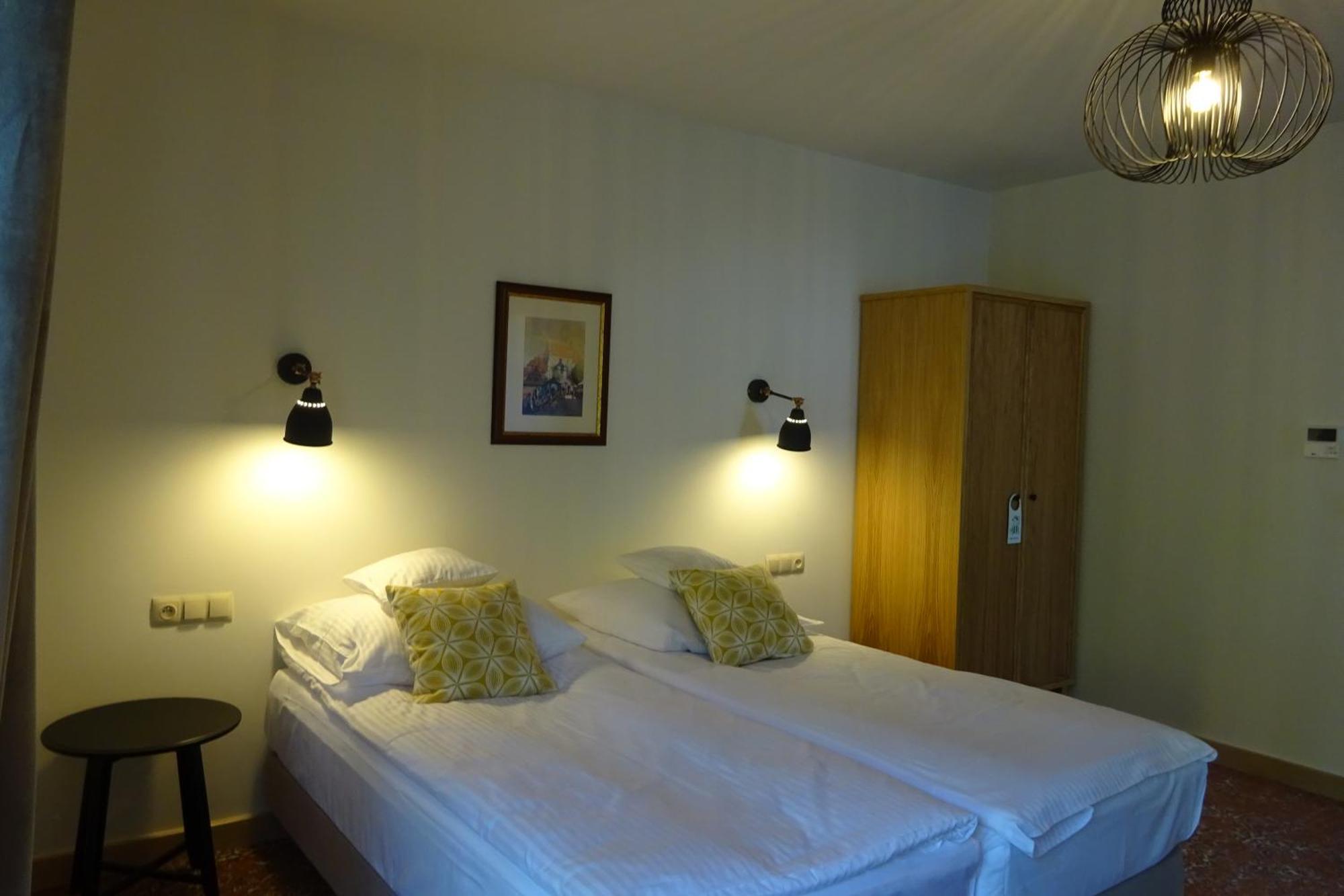 Hotel Dwa Ksiezyce Kazimierz Dolny Kamer foto