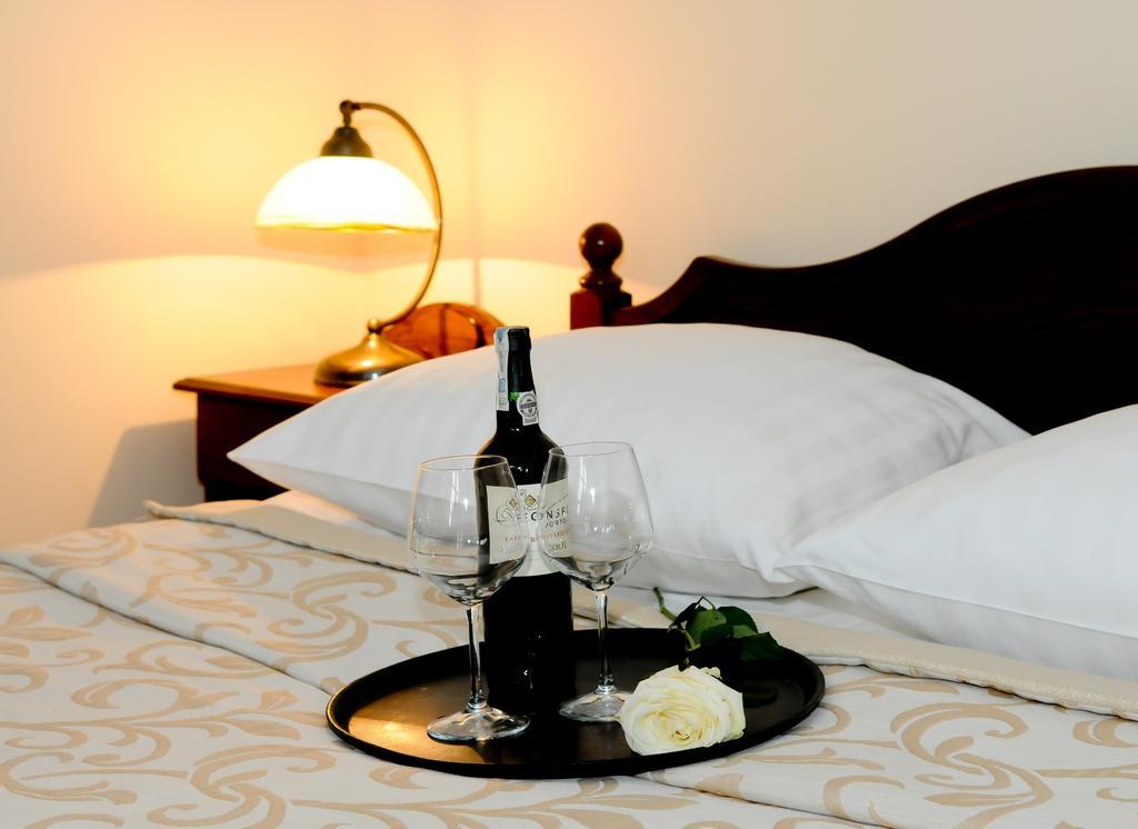 Hotel Dwa Ksiezyce Kazimierz Dolny Kamer foto